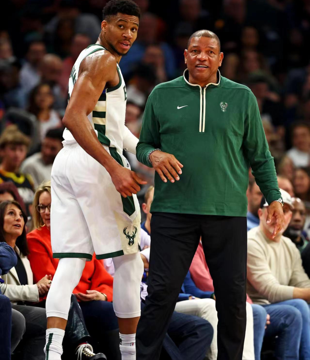 爱游戏-字母哥在美国队比赛中精彩发挥，爆冷引发热议！